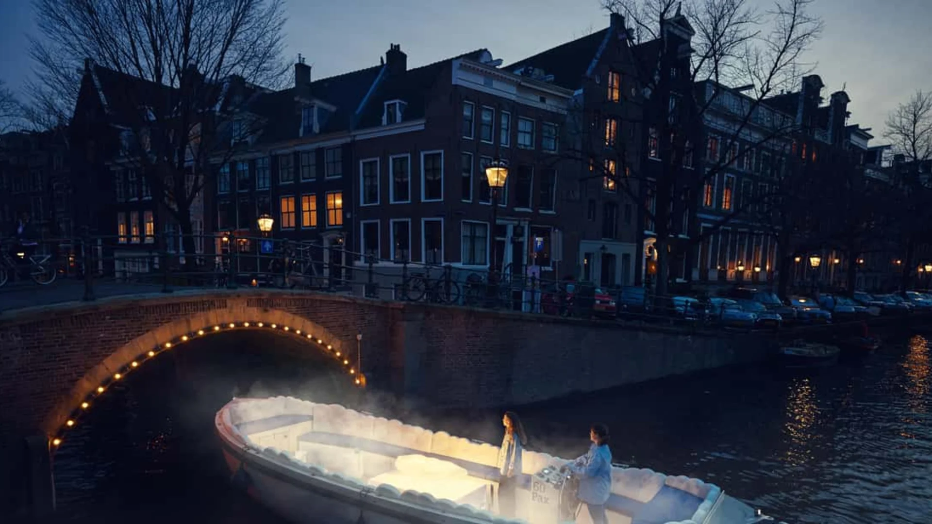 Amsterdam canal cruise where smoking is allowed